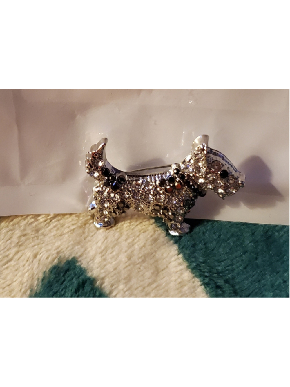 Small but cute Silver tone Scottish Terrier Dog Brooch Pin